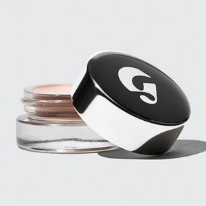 Glossier stretch concealer in light/Clair 10